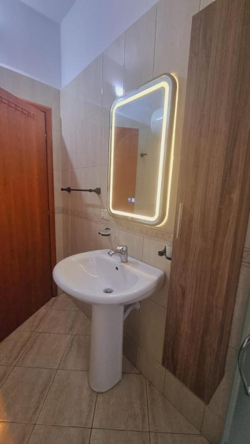 Liqeni Thate, Tirane Apartment Exterior foto